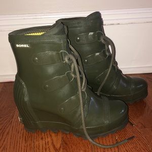 Sorel Joan Rain Wedge Gloss Boot